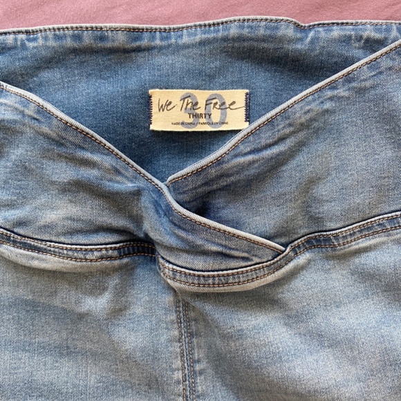 WE THE FREE people super Flare Leg Washed  Jeans Sz 30 pull up boho bell bottom - Picture 2 of 4